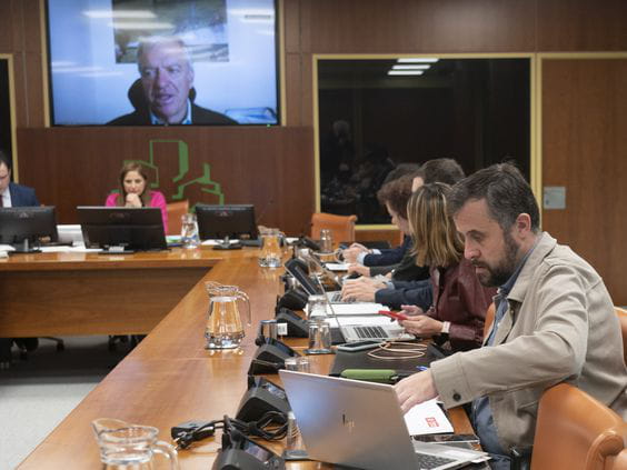 UNEF solicita en el Parlamento Vasco la eliminación de la licencia de obra al autoconsumo en la Comunidad