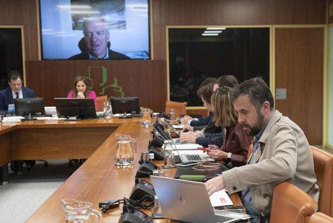 UNEF solicita en el Parlamento Vasco la eliminación de la licencia de obra al autoconsumo en la Comunidad