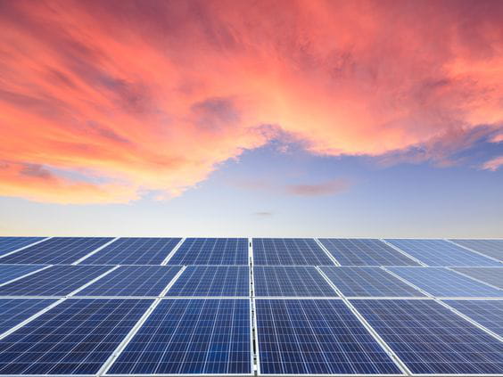 UNEF propone a los partidos políticos una serie de medidas para acelerar la transición energética en España en los municipios y Comunidades Autónomas