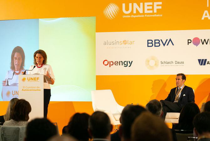 El sector fotovoltaico nacional pide un compromiso político claro que asegure el cumplimiento de los objetivos de la Hoja de Ruta del autoconsumo para la culminación de la transición energética
