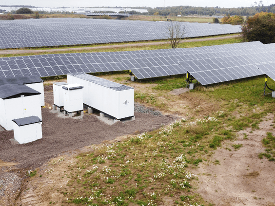 El futuro energético de Suecia avanza a toda velocidad: Uno de los primeros parques solares híbridos se inaugura en Halmstad