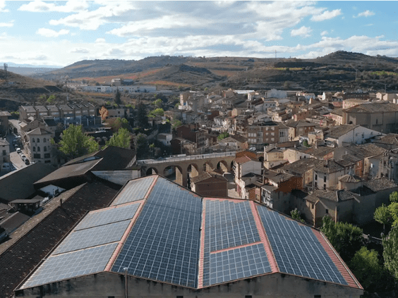 El ritmo de la instalación de autoconsumo baja un 17% en el primer trimestre de 2025, respecto a la media trimestral de 2024 y con datos preliminares elaborados por UNEF