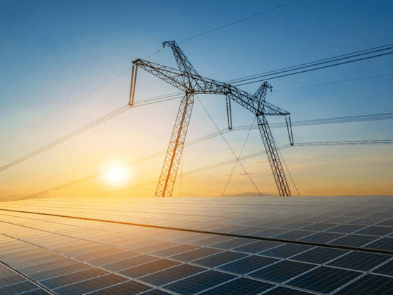 La fotovoltaica tiene la capacidad de controlar la tensión que Aagesen ha señalado como principal causa del apagón, pero la regulación aún no se lo permite