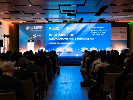 La IV Cumbre de Almacenamiento e Hidrógeno de UNEF pone de manifiesto que el almacenamiento ya no puede tratarse como una promesa futura, sino como pieza estructural del sistema eléctrico