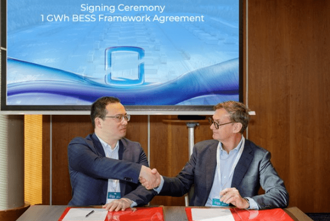 Sungrow y Delta Capacity refuerzan su colaboración con un acuerdo marco de 1 GWh BESS firmado en el Energy Storage Summit