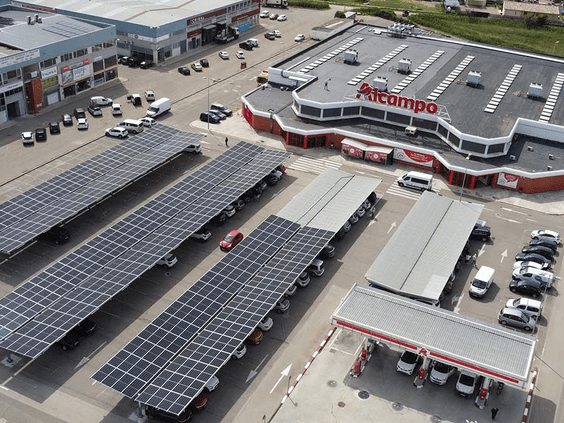 Alcampo Alcañiz y Helexia ponen en marcha una  nueva instalación sobre cubierta en su tienda en la  localidad turolense