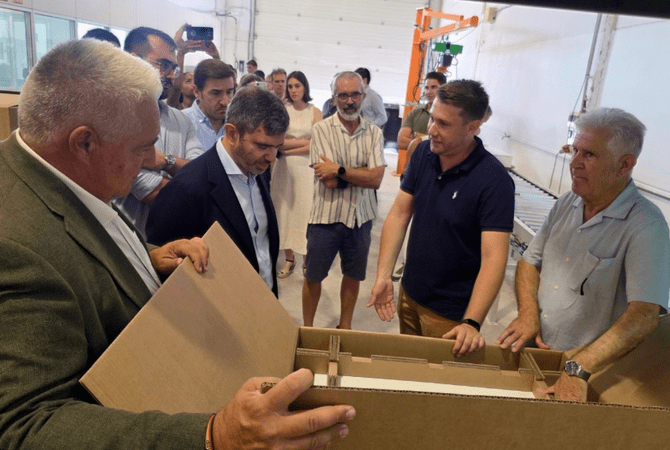 IONLY inaugura en Rafelbunyol su primera línea de montaje de baterías